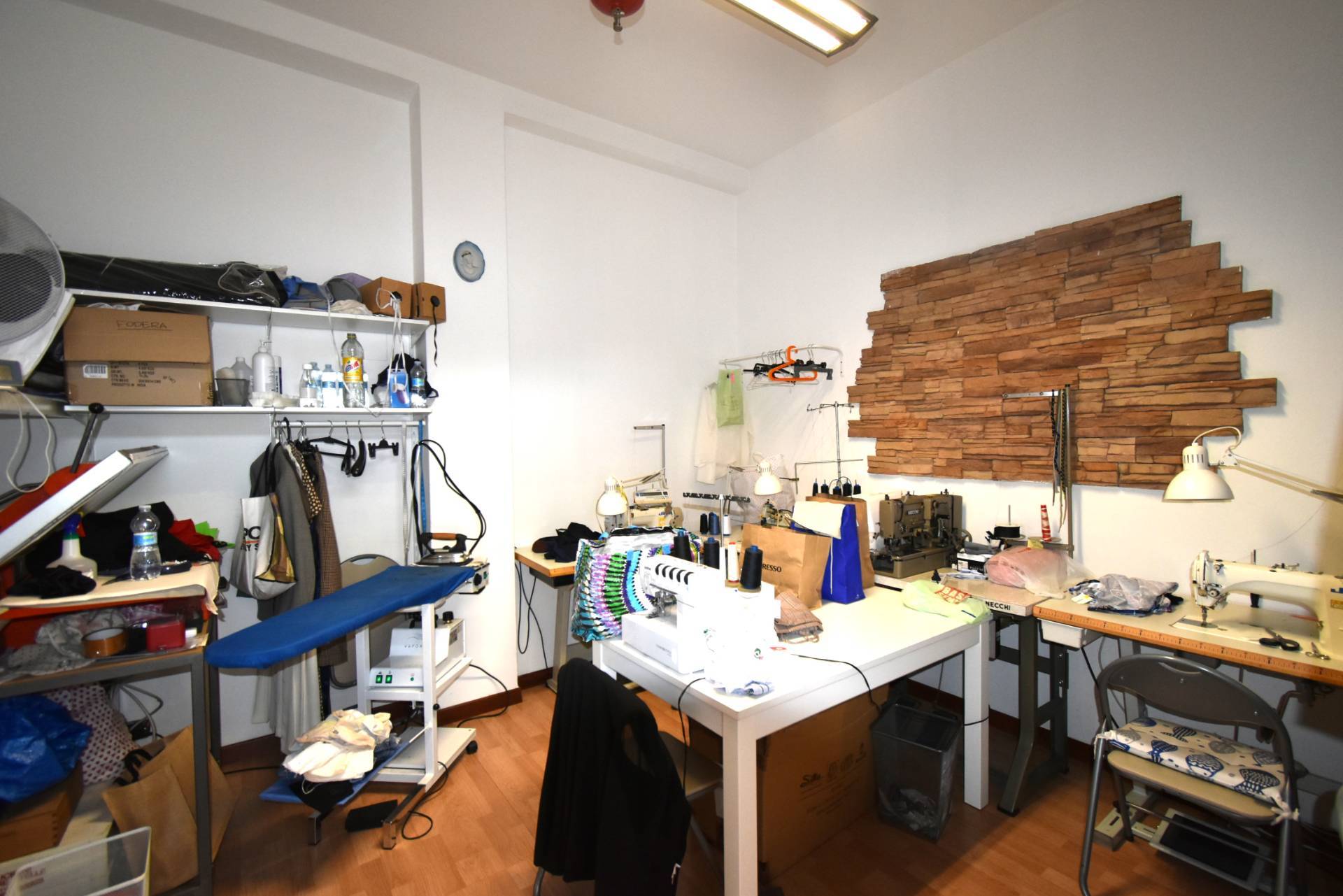 Locale commerciale in vendita a Bernareggio