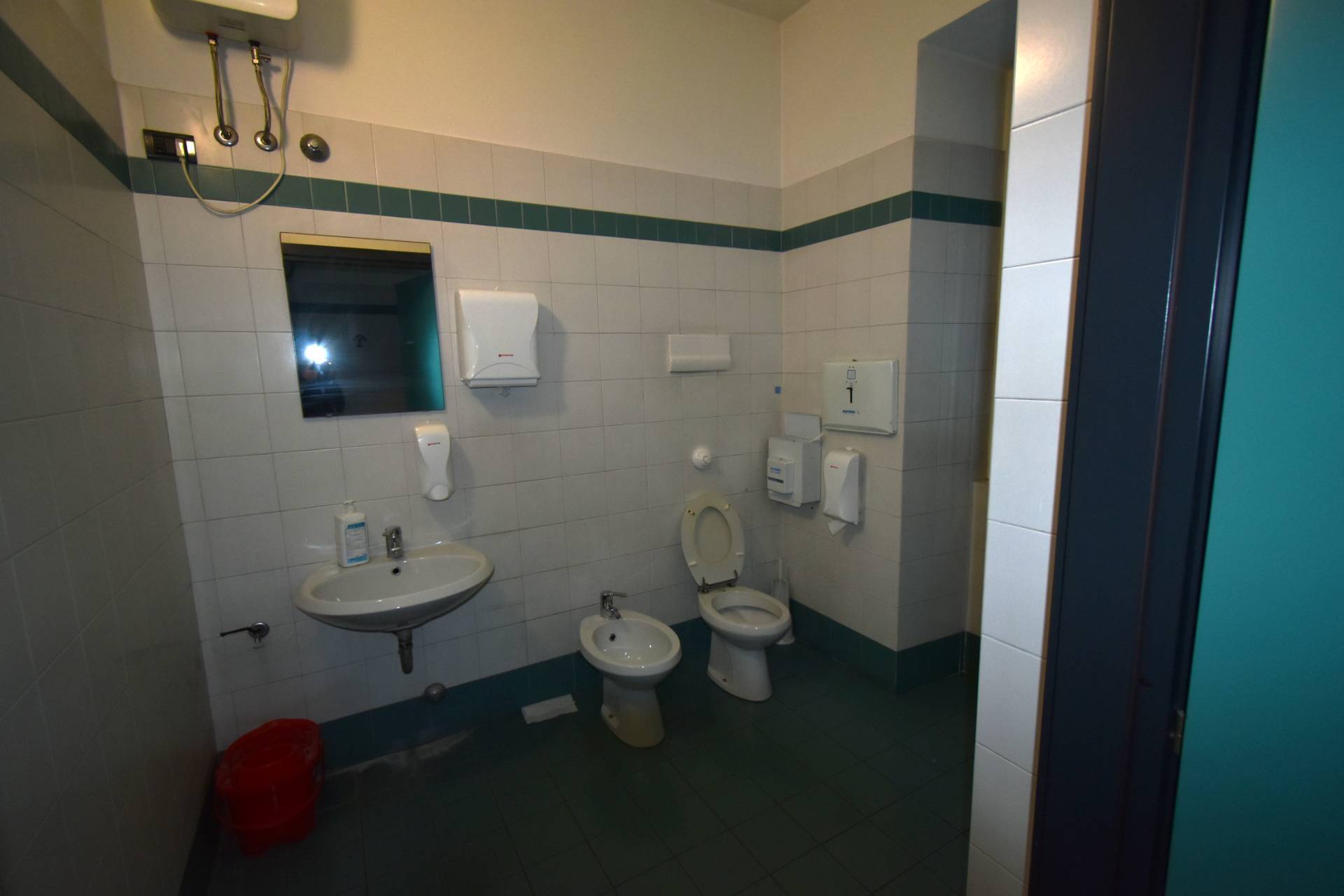 Locale commerciale in affitto a Mezzago