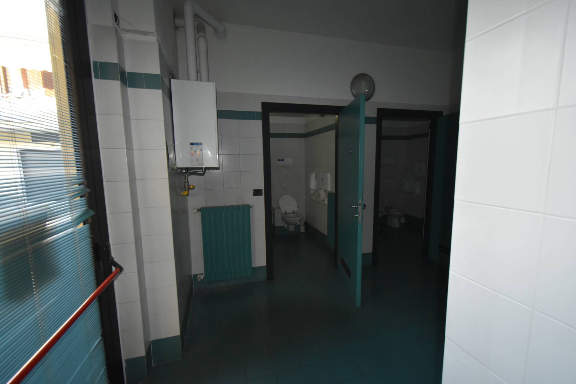 Locale commerciale in affitto a Mezzago