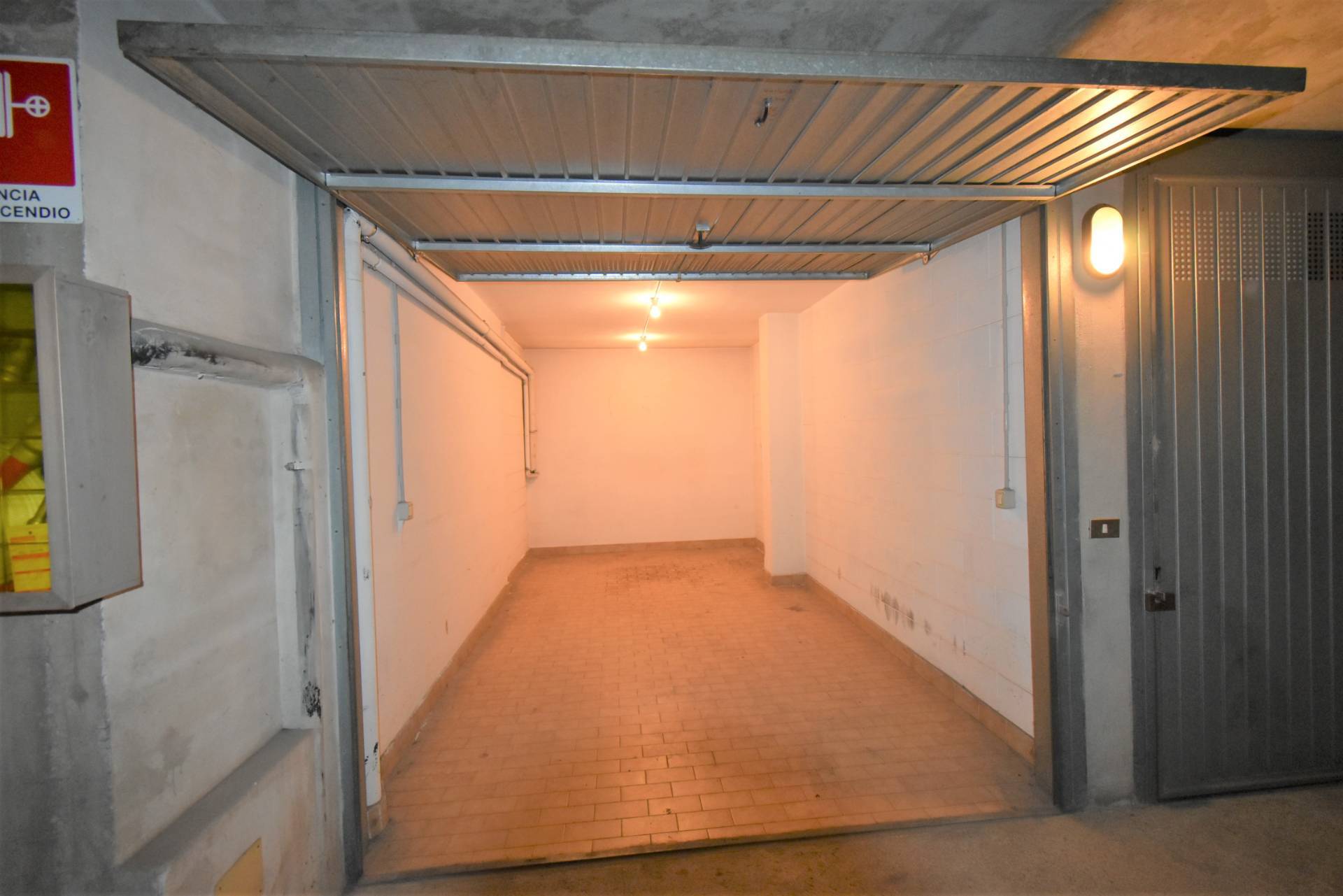 Box o garage in vendita a Bernareggio