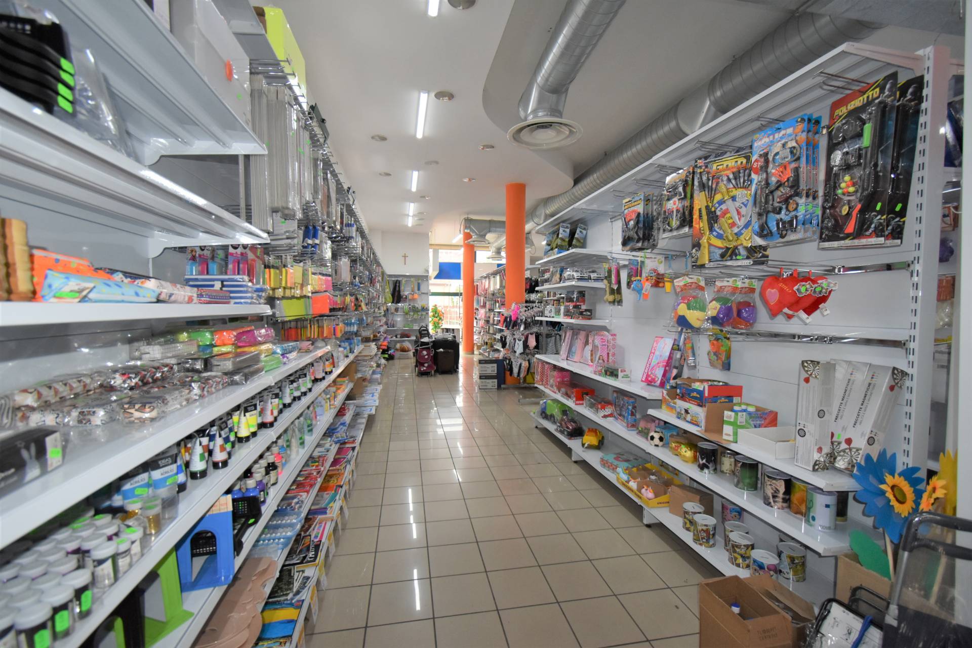 Locale commerciale in vendita a Carnate, Carnate superiore