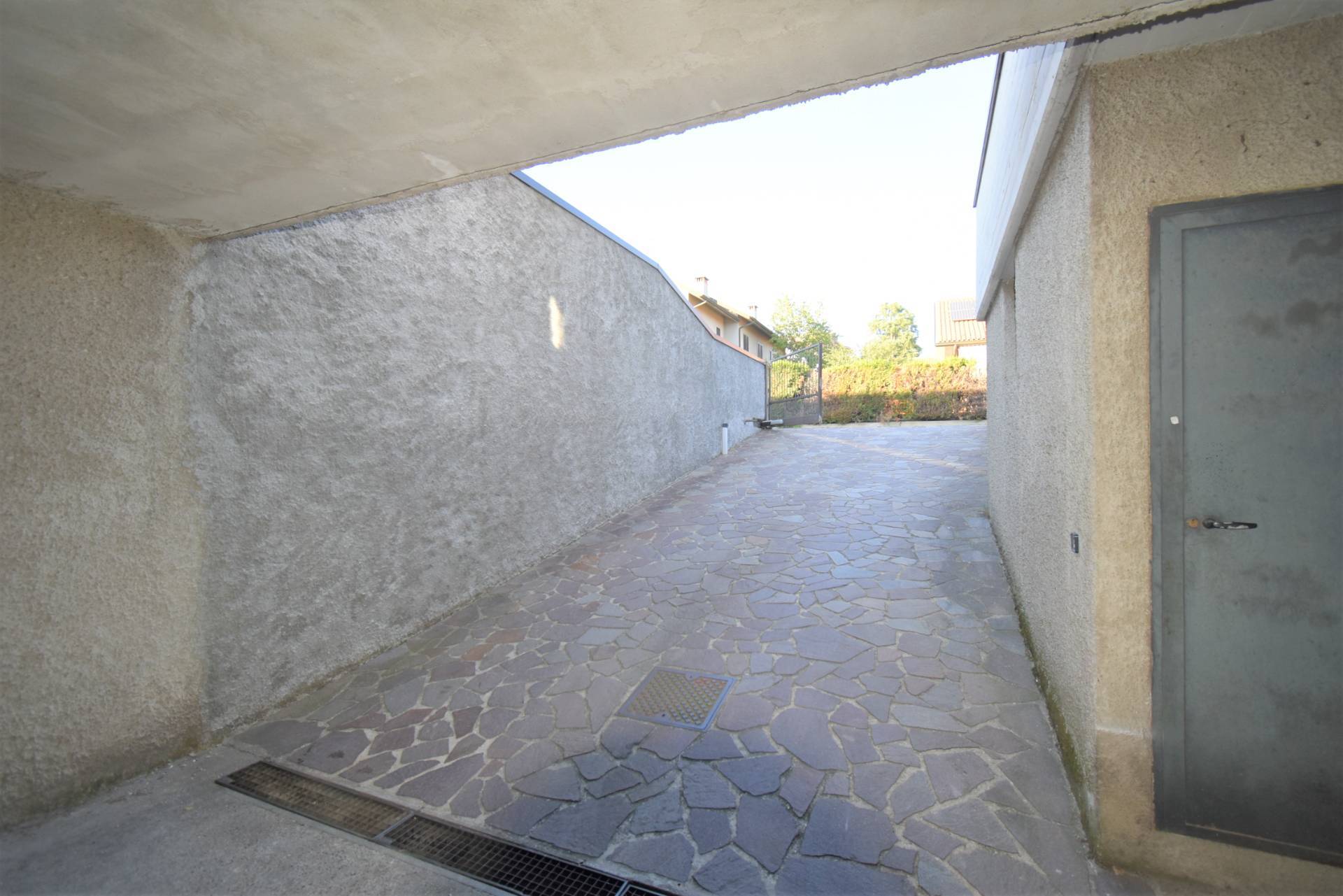 Box o garage in vendita a Bernareggio