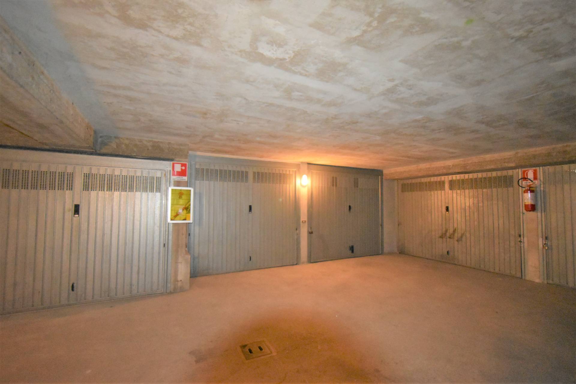 Box o garage in vendita a Bernareggio