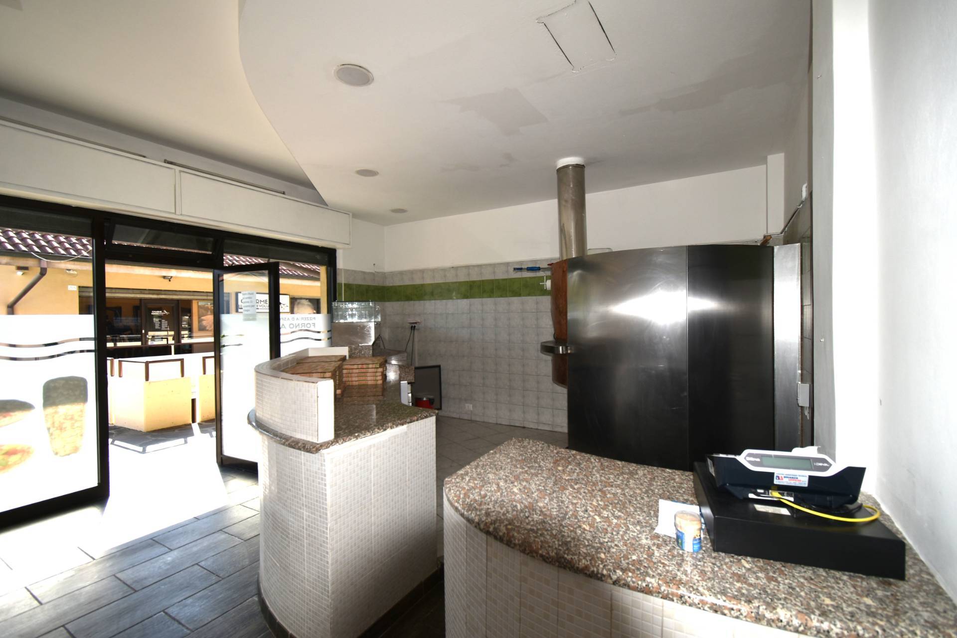 Attivit commerciale in vendita a Usmate Velate, Velate