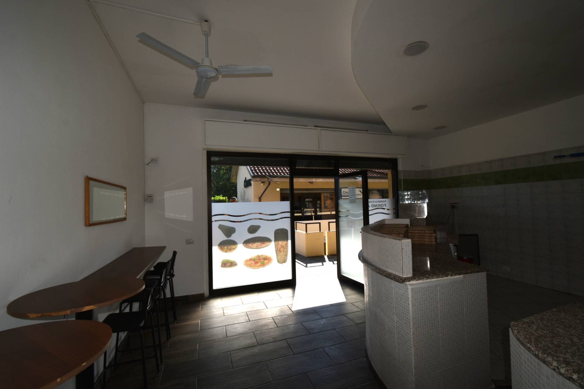 Attivit commerciale in vendita a Usmate Velate, Velate