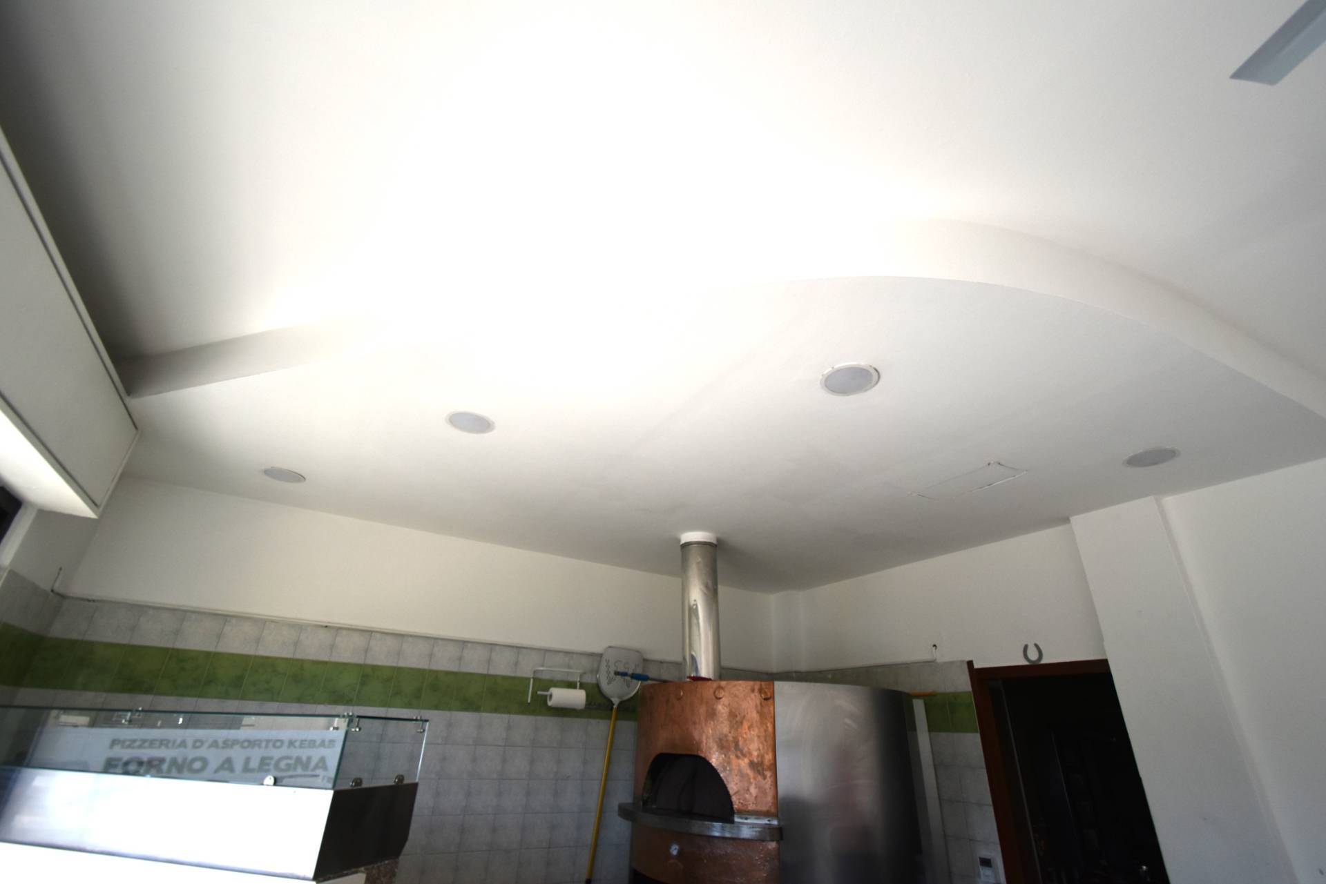 Attivit commerciale in vendita a Usmate Velate, Velate