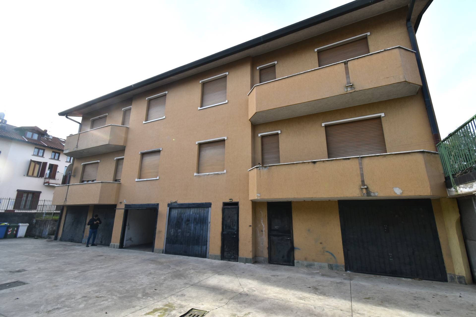 Palazzo intero stabile in vendita a Bernareggio