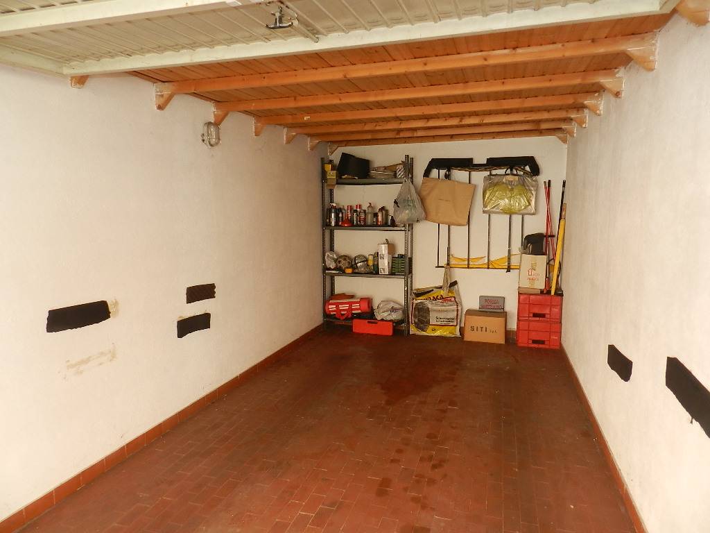 Box o garage in affitto a Bernareggio