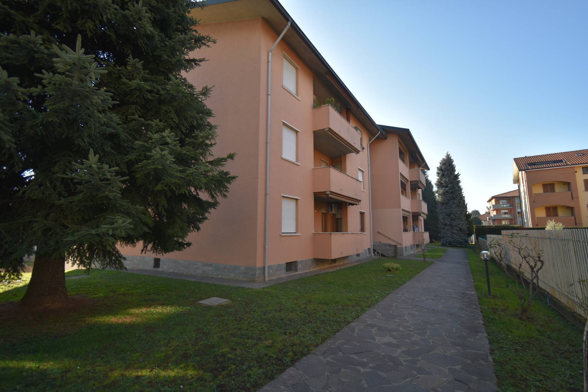 Box o garage in affitto a Bernareggio