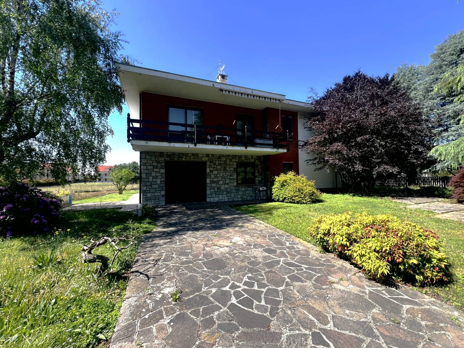 Villa bifamiliare in vendita a Bernareggio