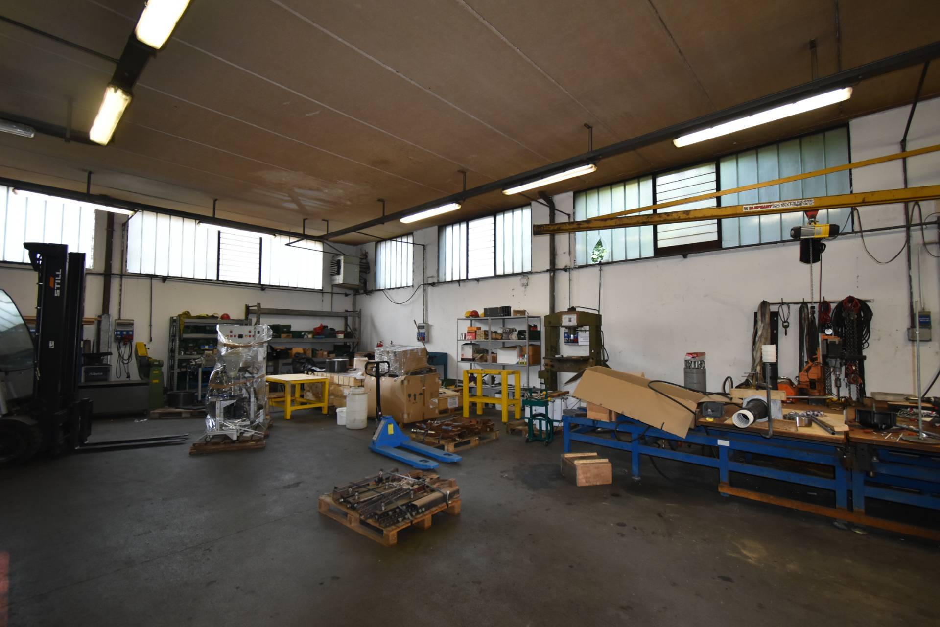 Capannone in vendita a Aicurzio, Cascina Restelli