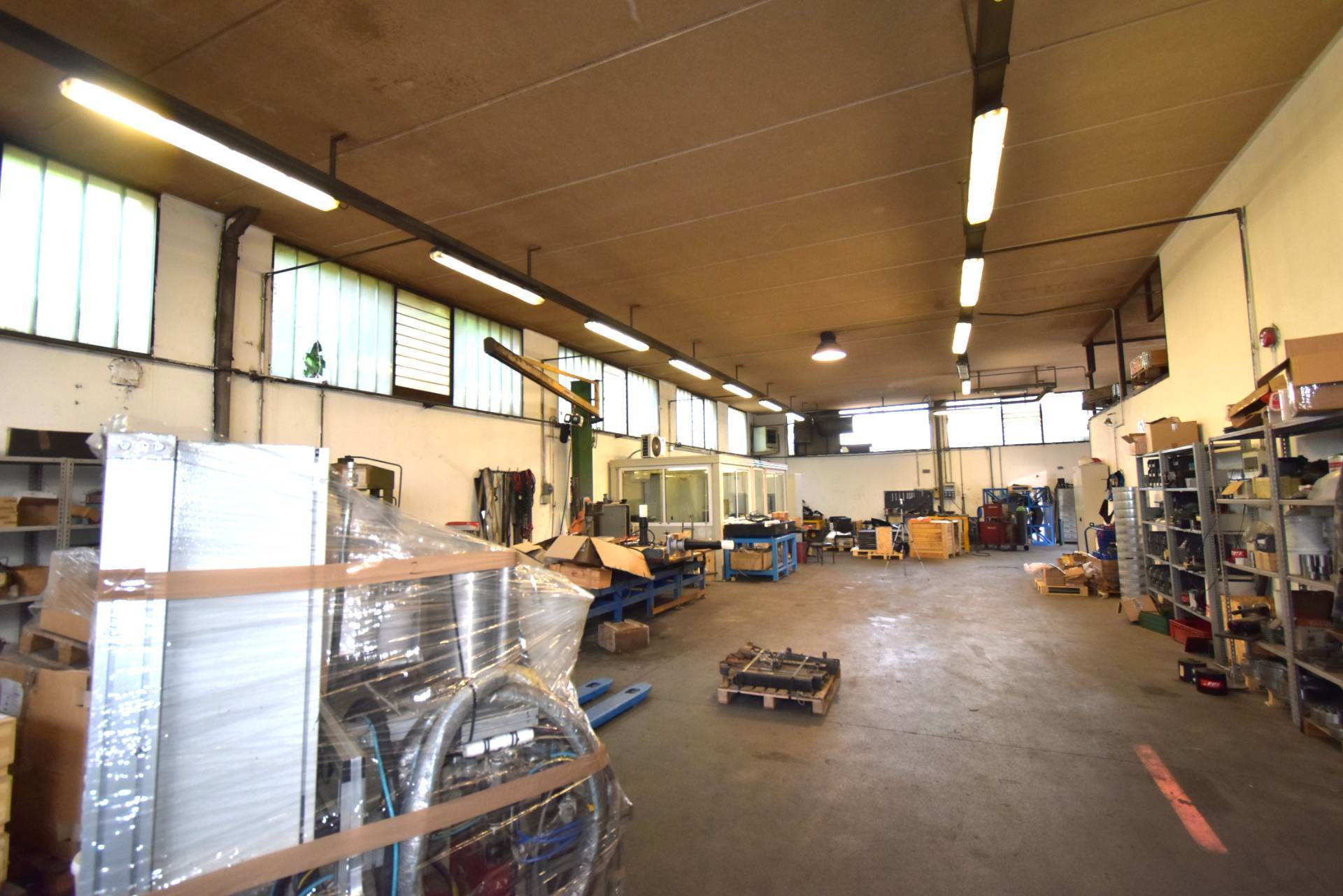 Capannone in vendita a Aicurzio, Cascina Restelli