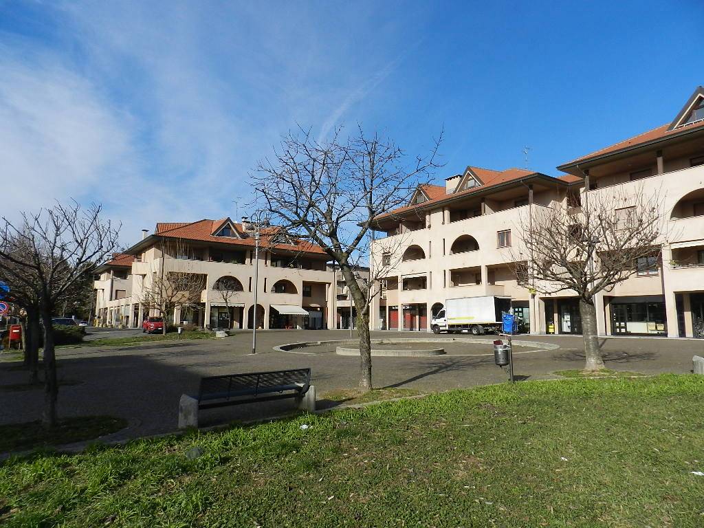 Box o garage in affitto a Bernareggio