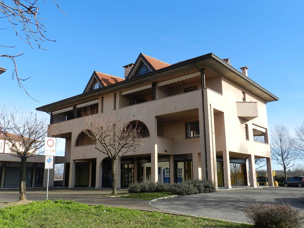 Box o garage in affitto a Bernareggio