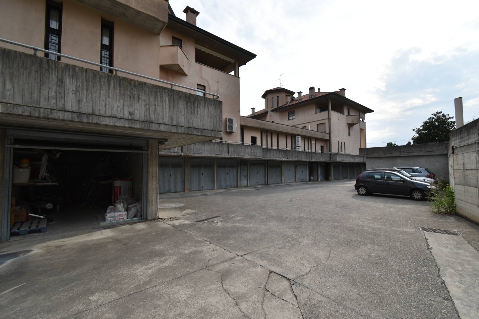 Box o garage in affitto a Bernareggio