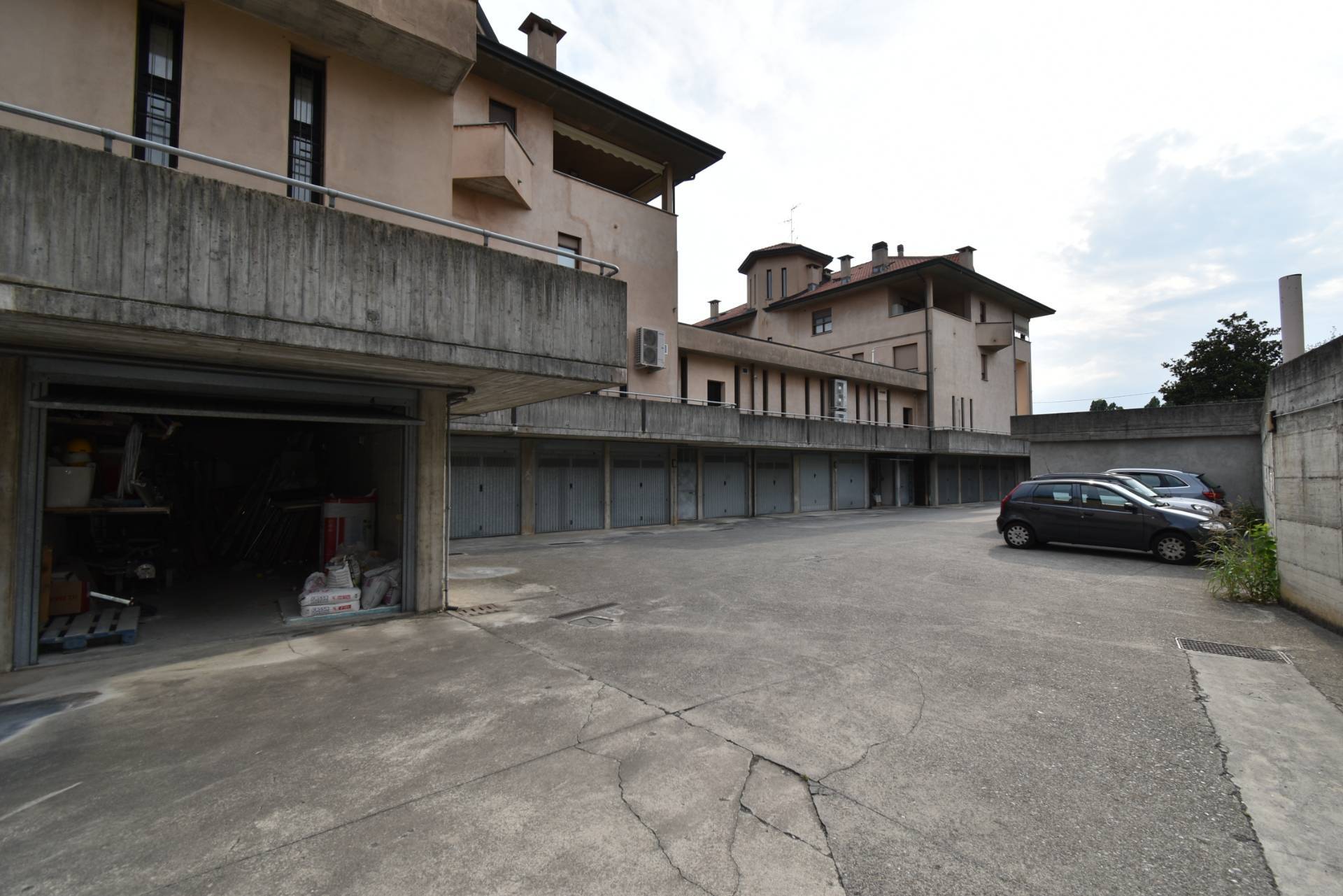 Box o garage in affitto a Bernareggio