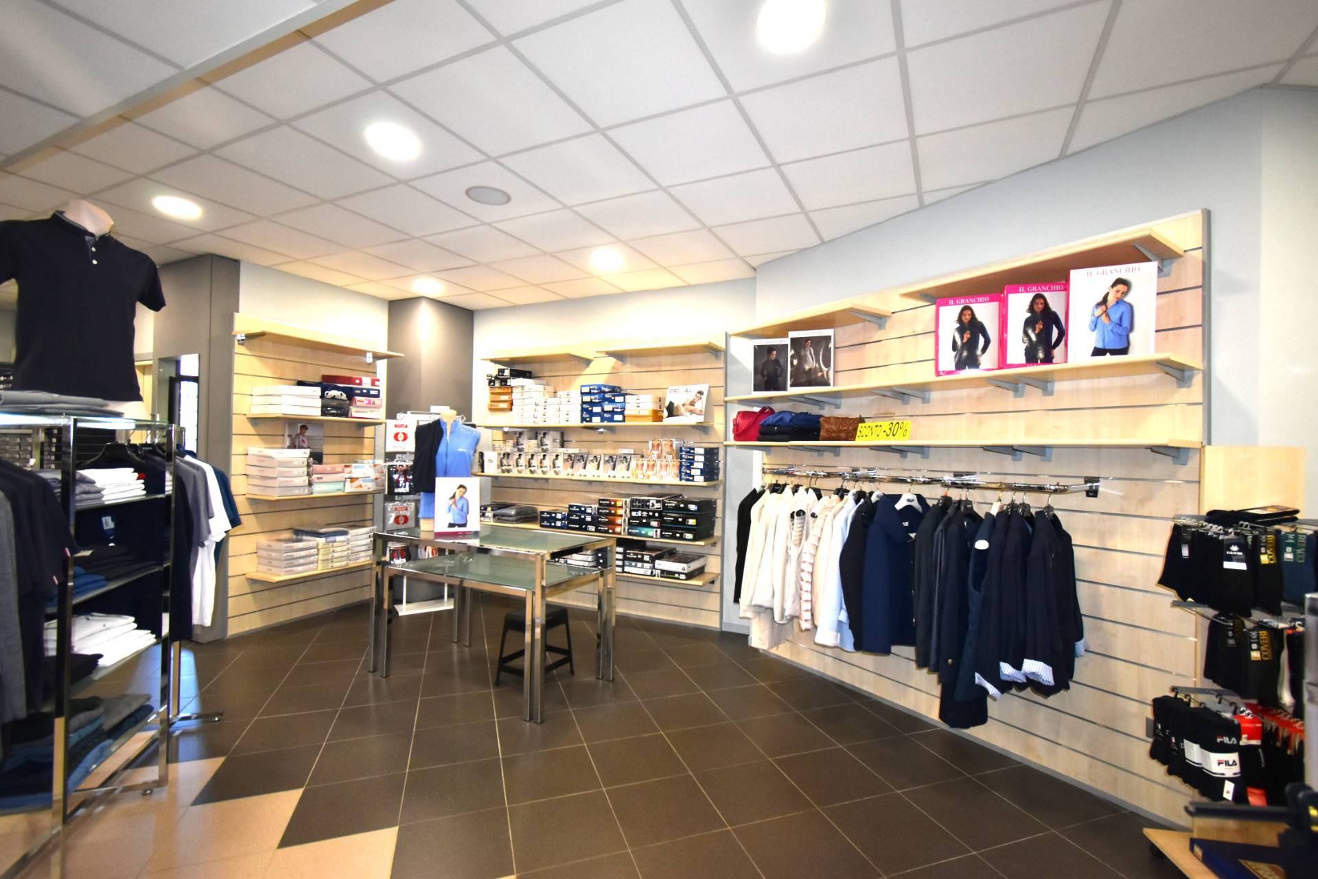 Locale commerciale in affitto a Bernareggio
