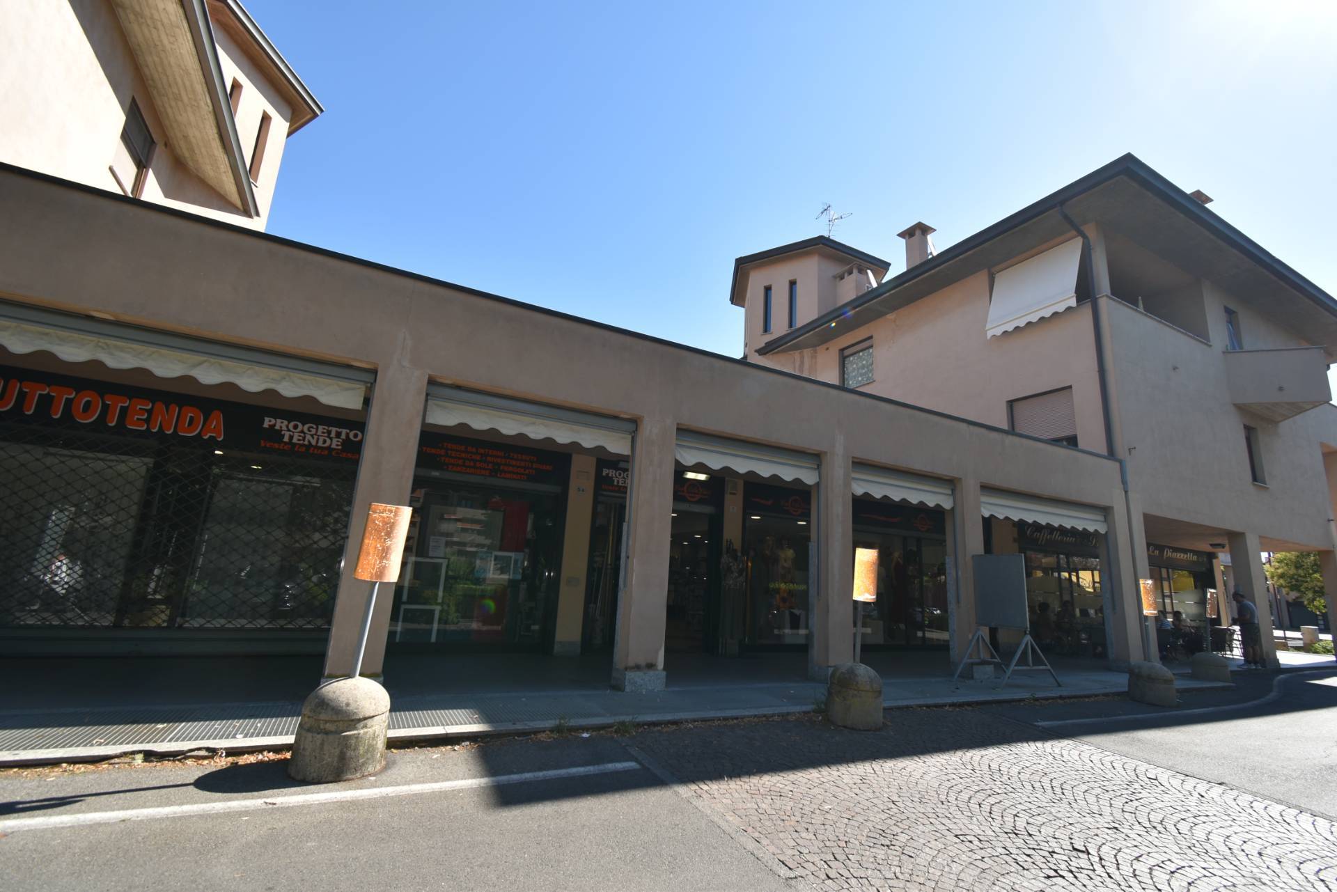 Locale commerciale in affitto a Bernareggio