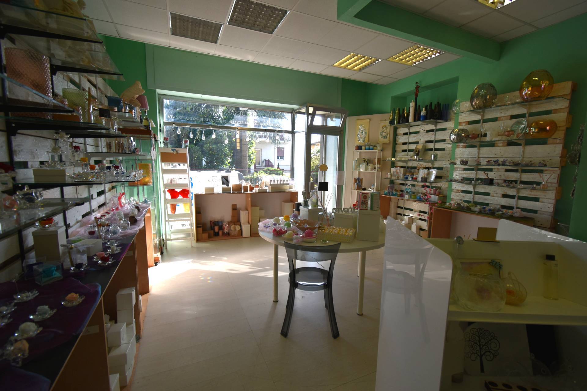 Negozio in vendita a Bernareggio