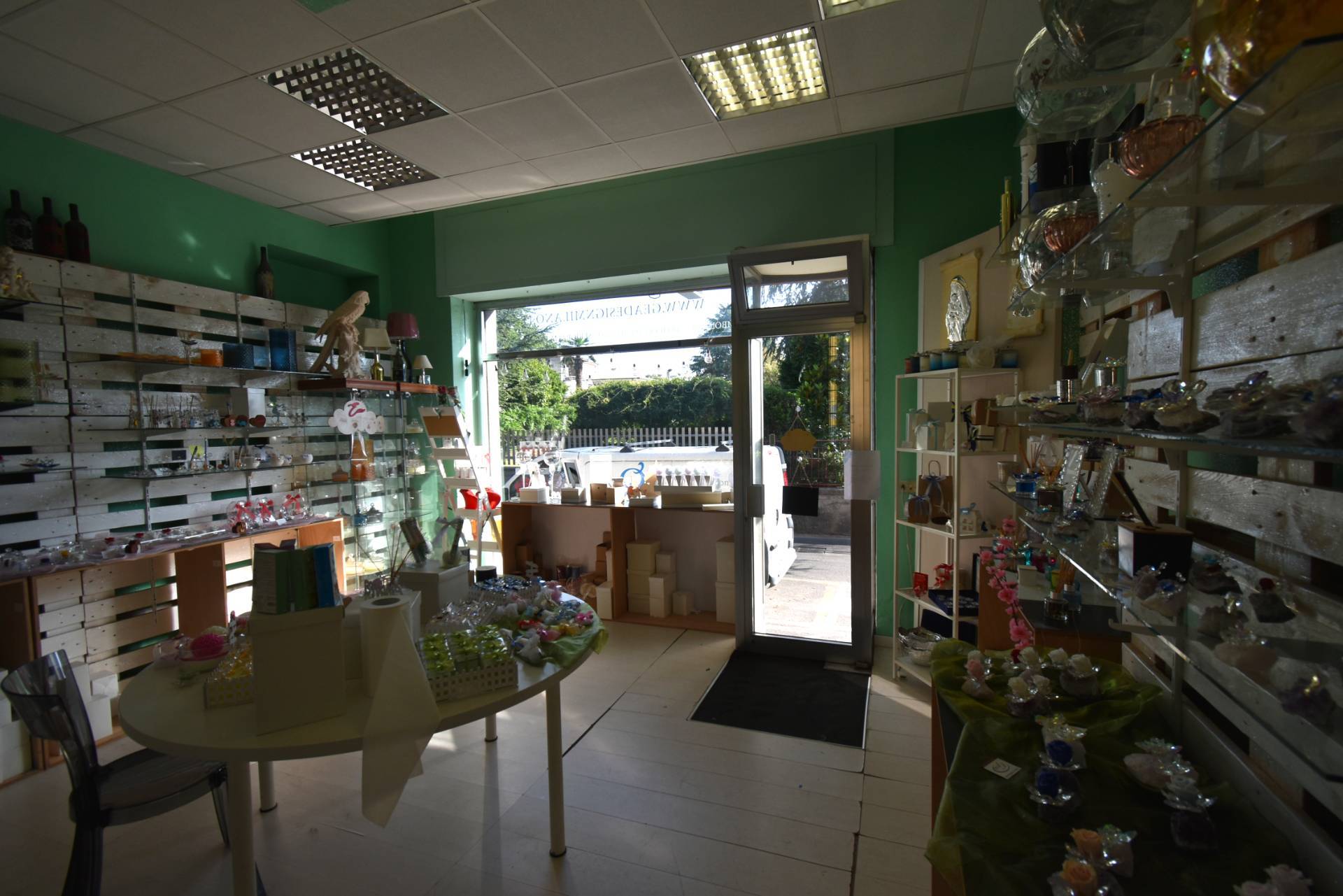 Negozio in vendita a Bernareggio