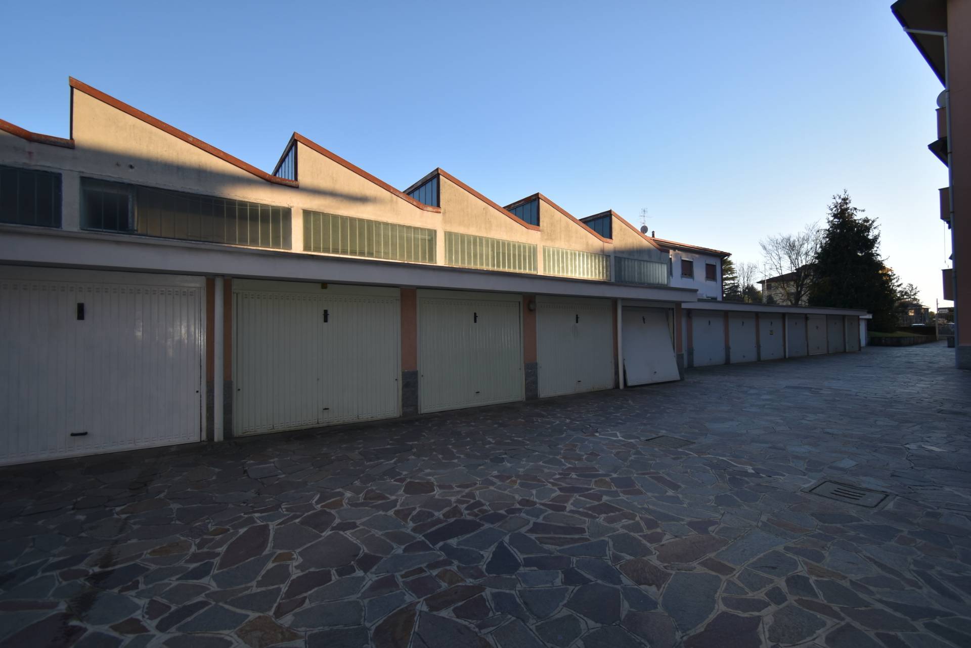 Box o garage in affitto a Bernareggio