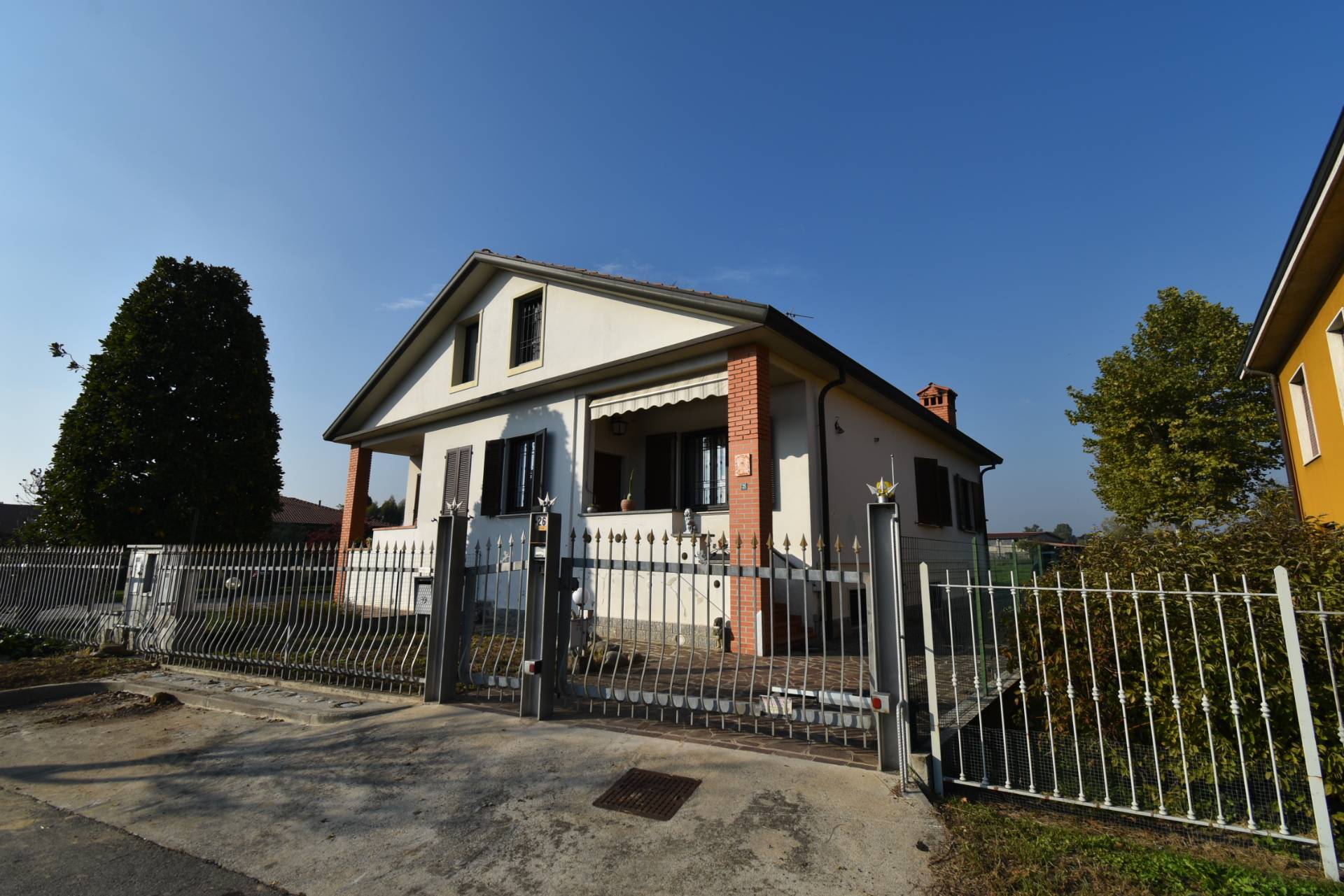 Villa bifamiliare in vendita a Bernareggio