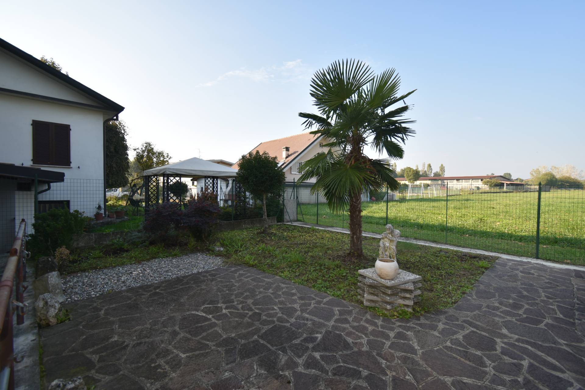 Villa bifamiliare in vendita a Bernareggio