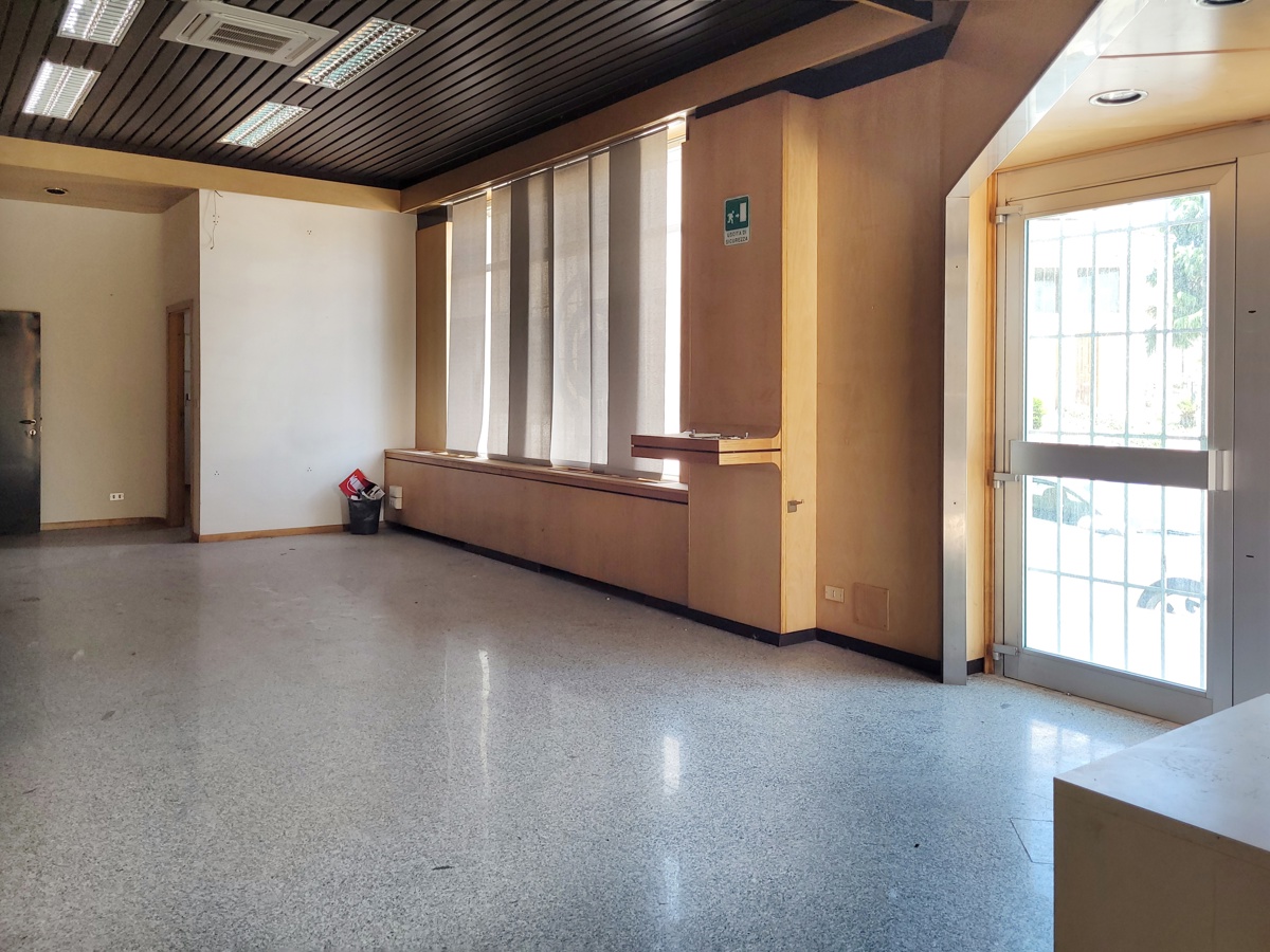 Negozio in vendita a Monsampolo del Tronto