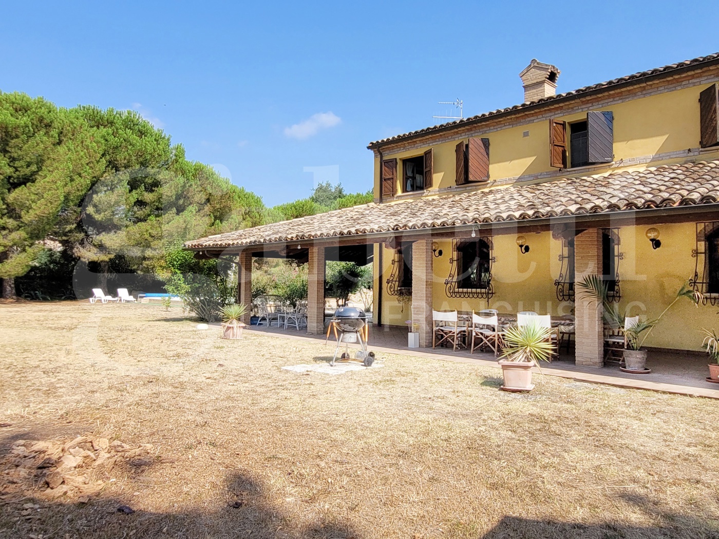 Villa con giardino a Altidona