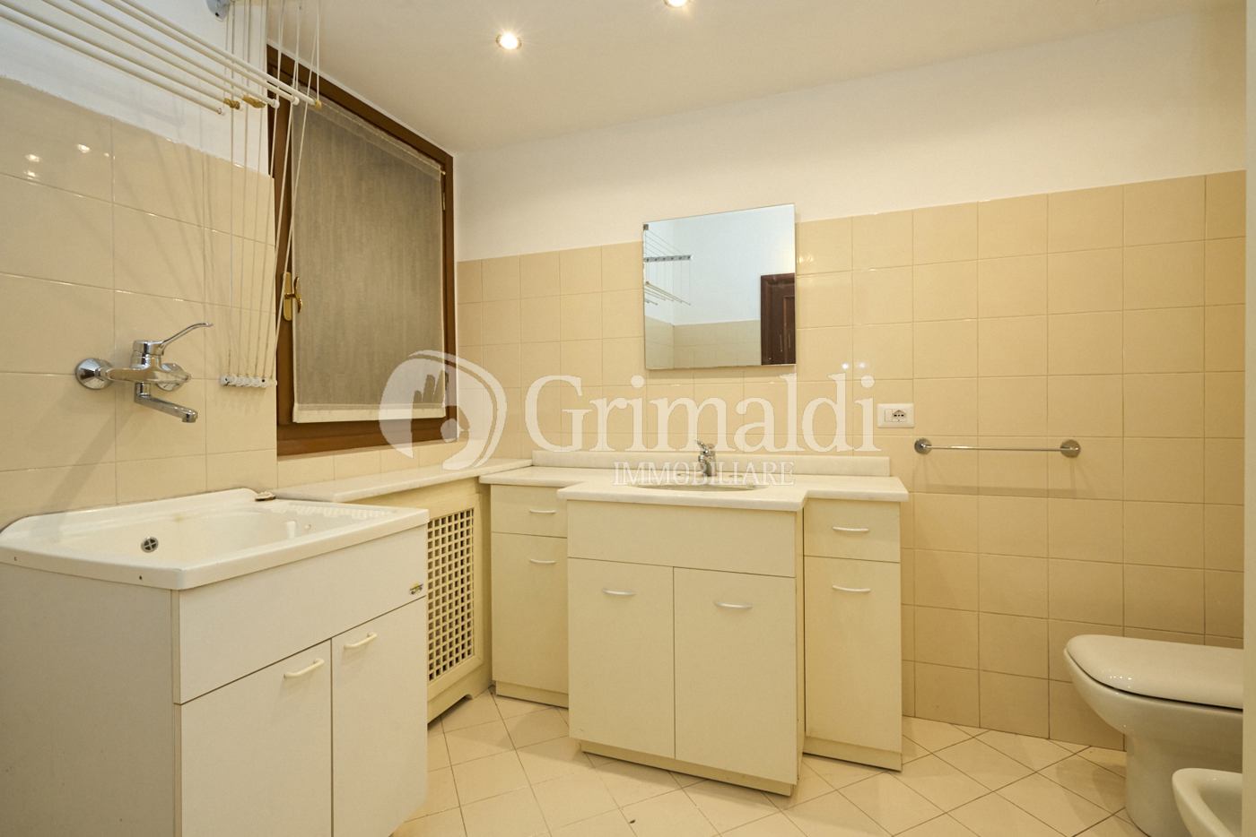 Quadrilocale arredato in affitto a Monza