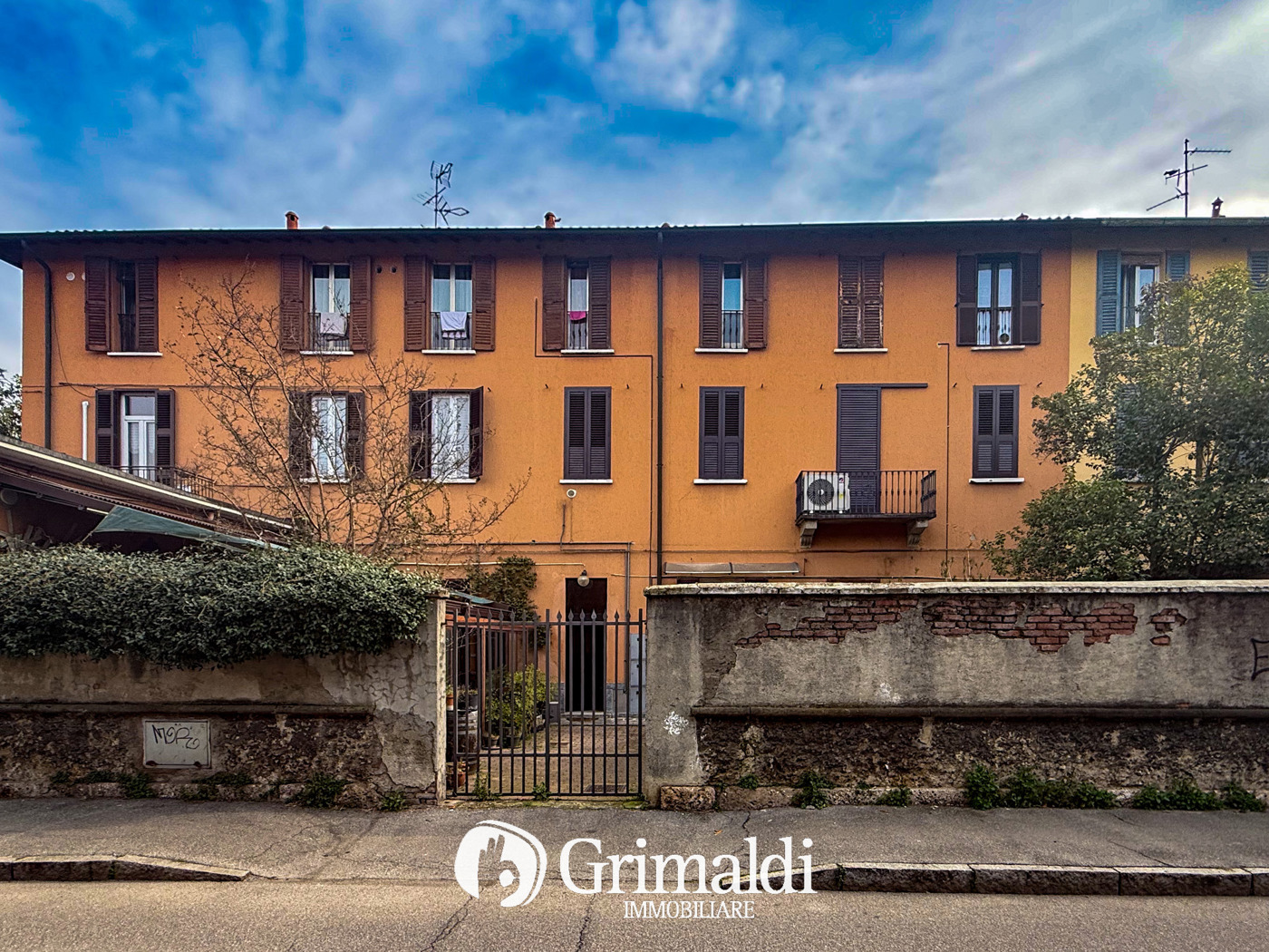 Trilocale arredato in affitto a Monza