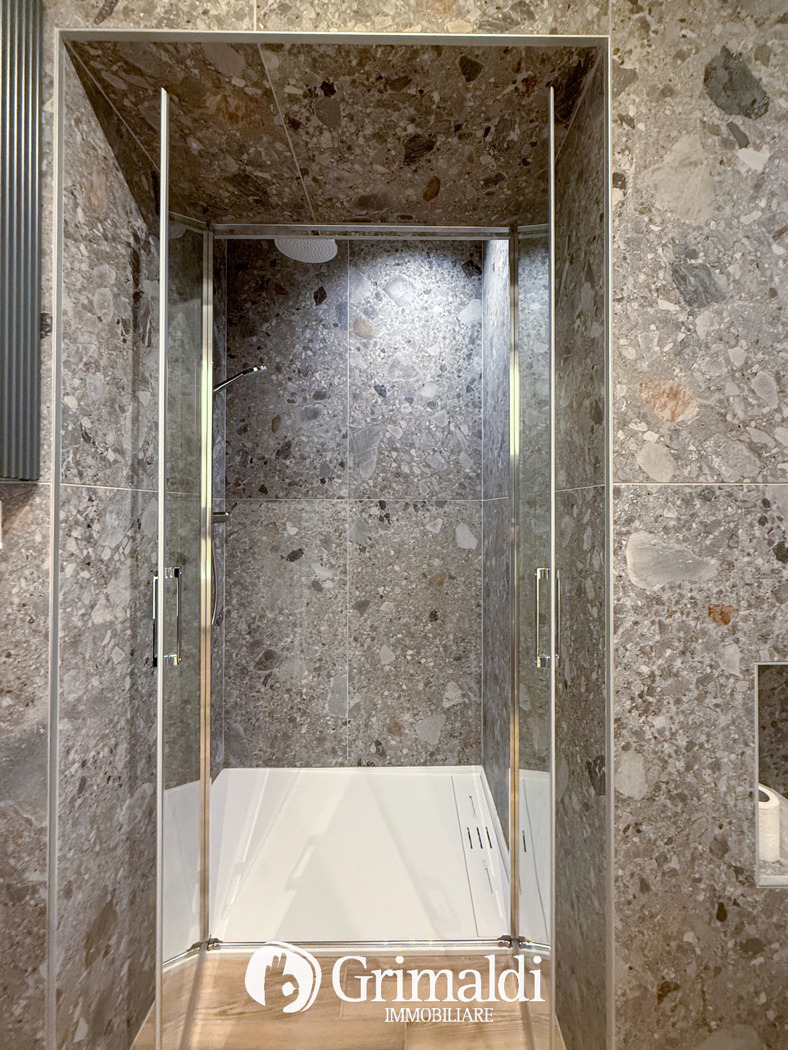 Trilocale arredato in affitto a Monza