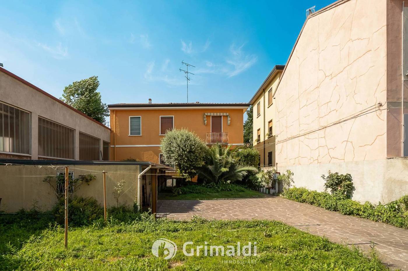 Trilocale da ristrutturare a Vedano al Lambro