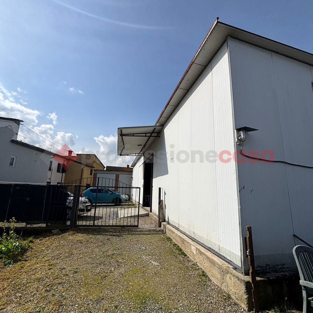 Magazzino in vendita a Pistoia