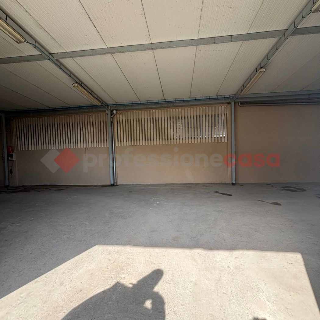 Magazzino in vendita a Pistoia