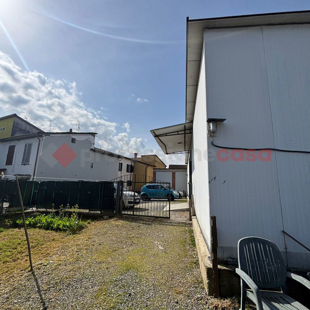 Magazzino in vendita a Pistoia