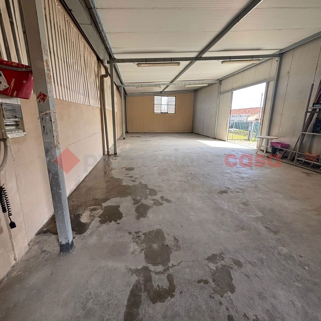 Magazzino in vendita a Pistoia