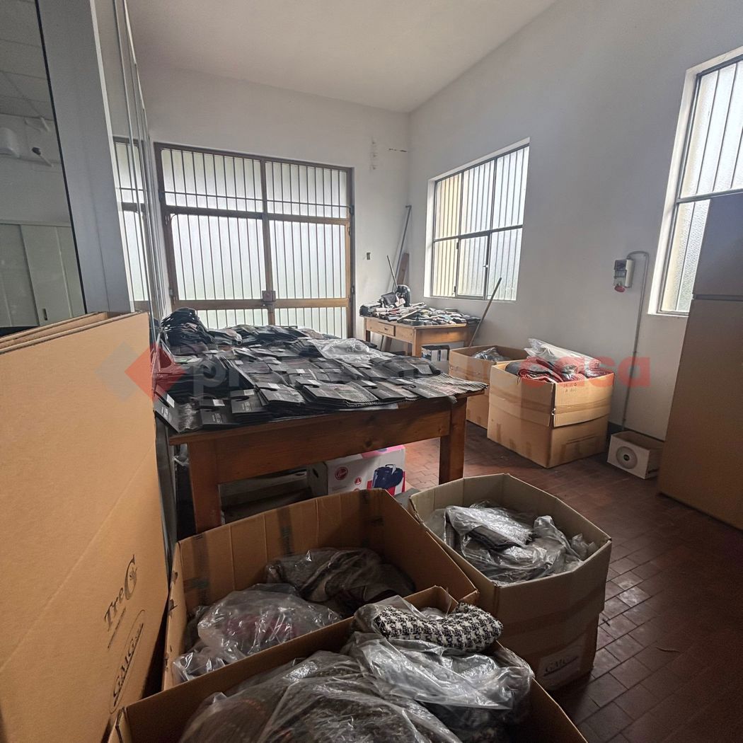 Capannone con box doppio a Agliana