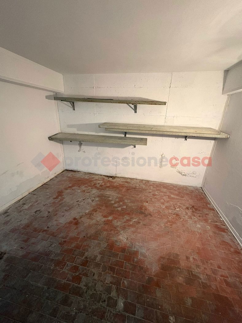 Box/Garage 16mq in affitto a Massa e Cozzile