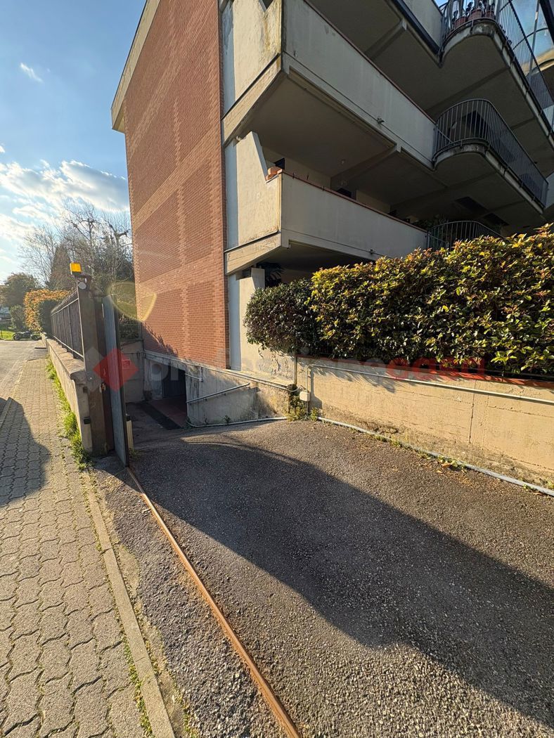 Box/Garage 16mq in affitto a Massa e Cozzile