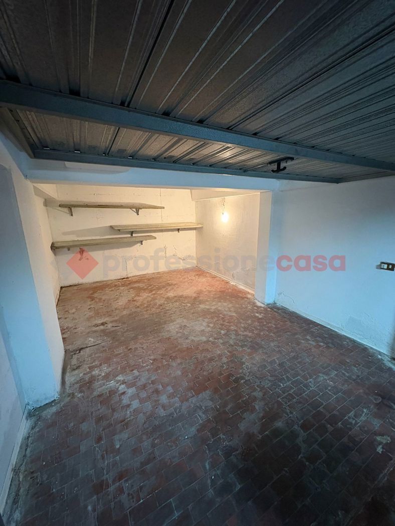 Box/Garage 16mq in affitto a Massa e Cozzile