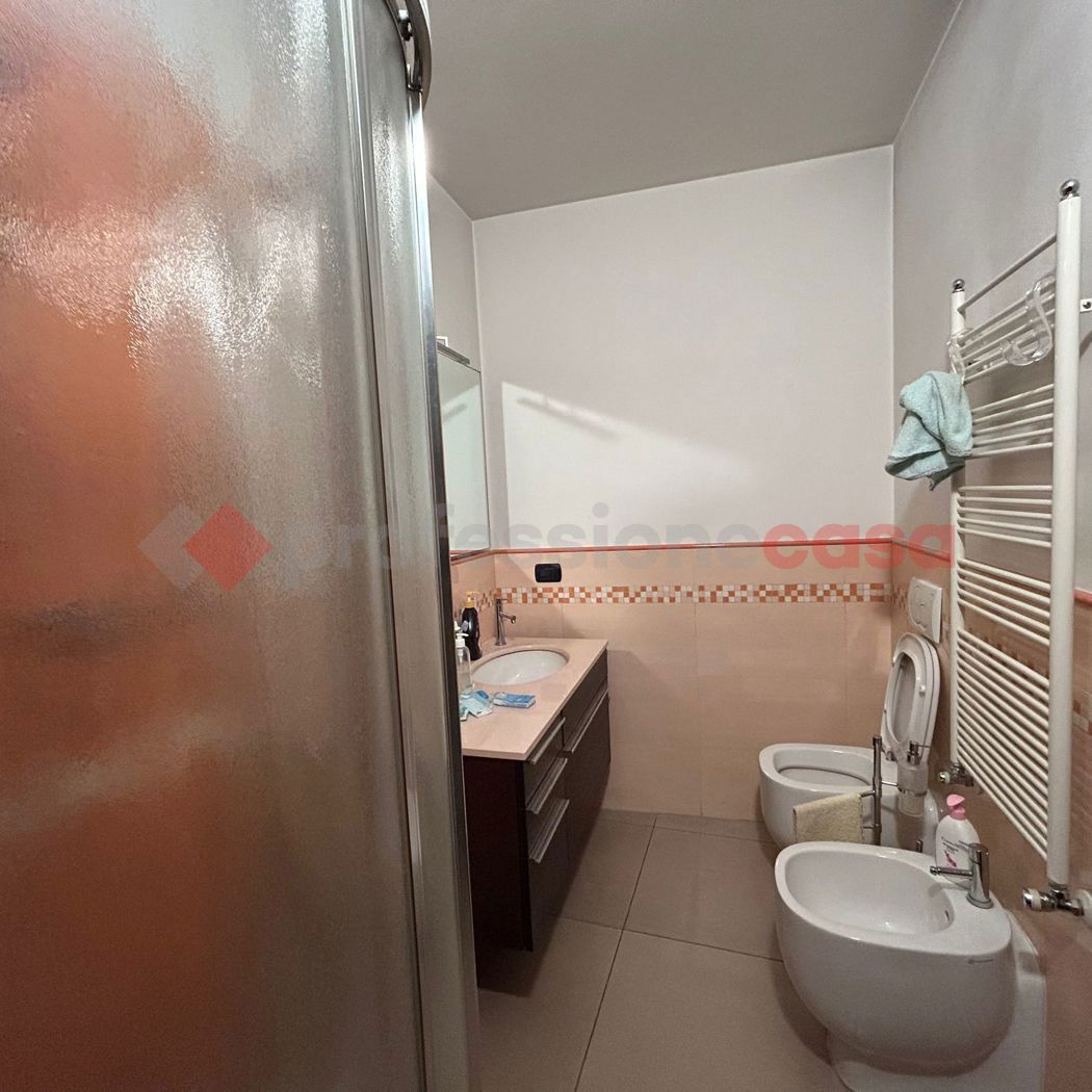 Negozio in affitto a Agliana