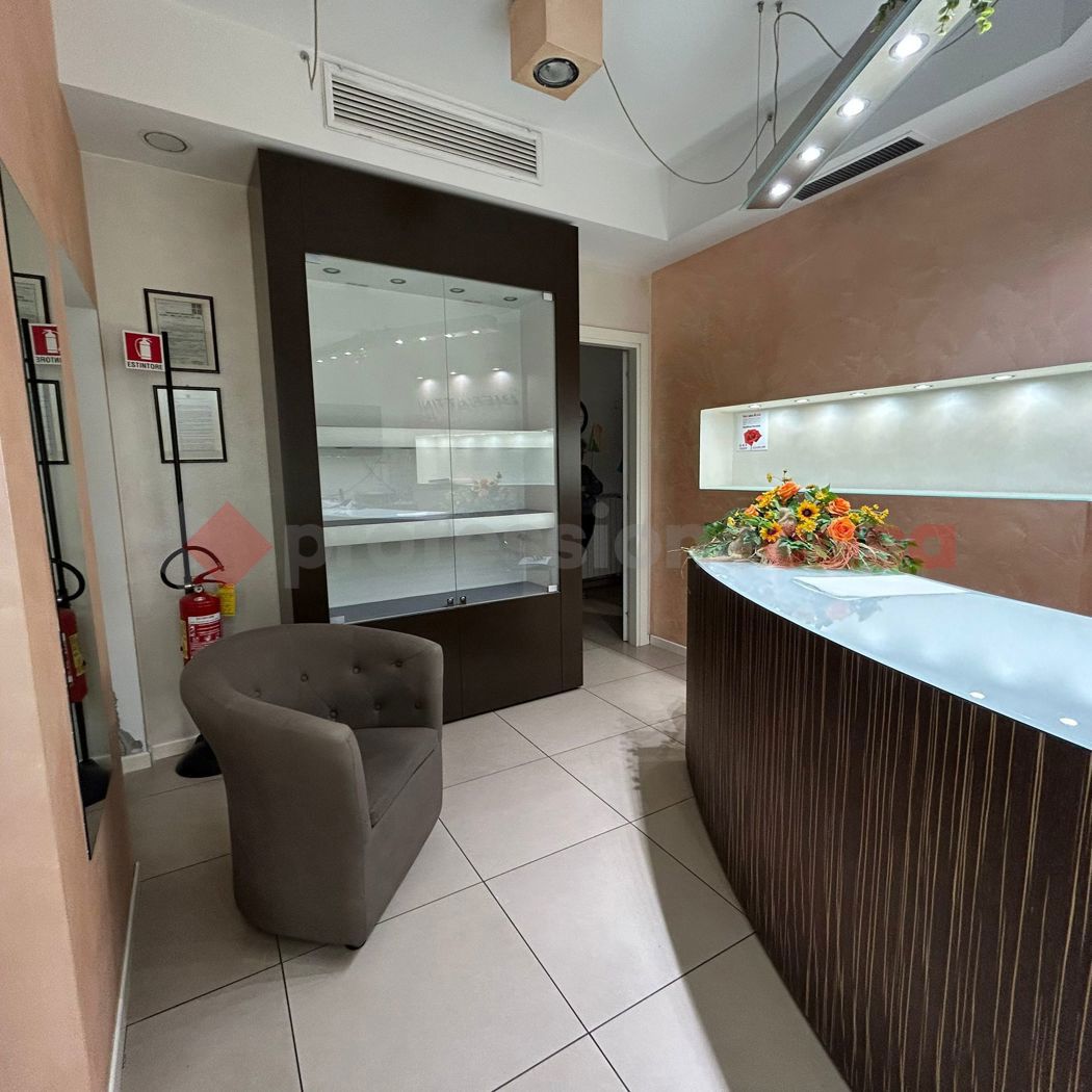 Negozio in affitto a Agliana