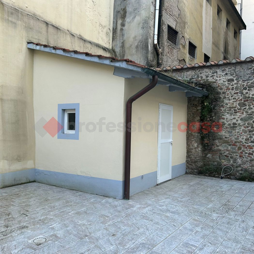Negozio in affitto a Pistoia