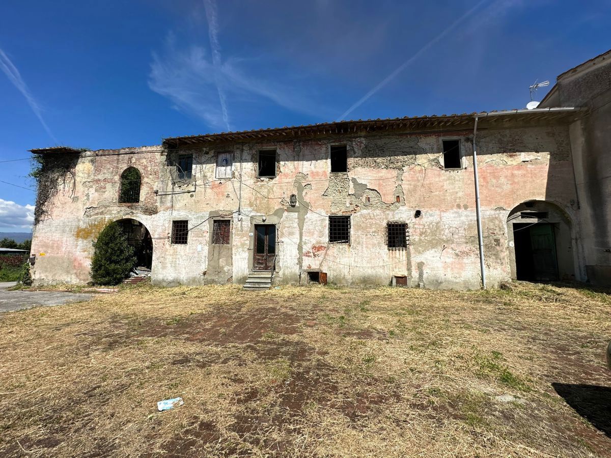 Casa indipendente con giardino a Pistoia