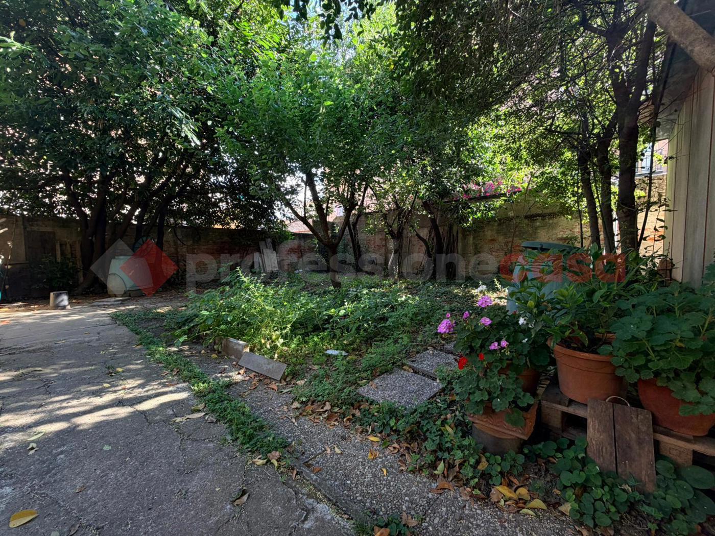 Casa indipendente con giardino a Prato