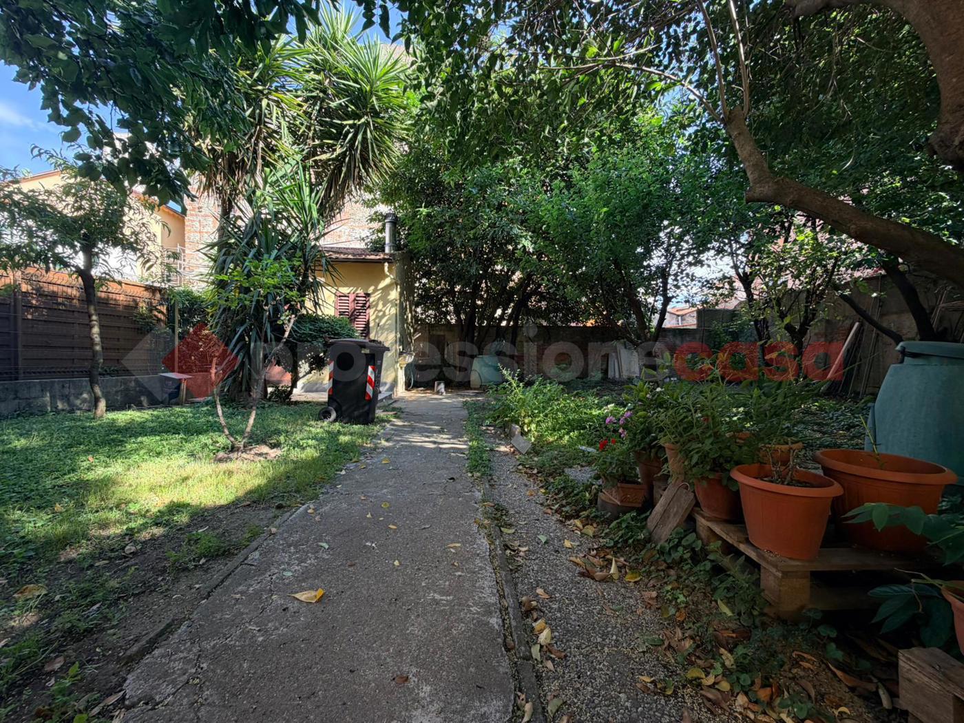 Casa indipendente con giardino a Prato
