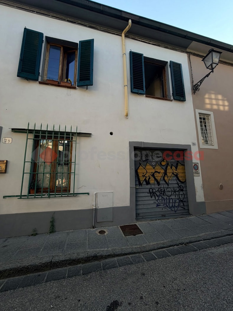 Casa indipendente con giardino a Prato