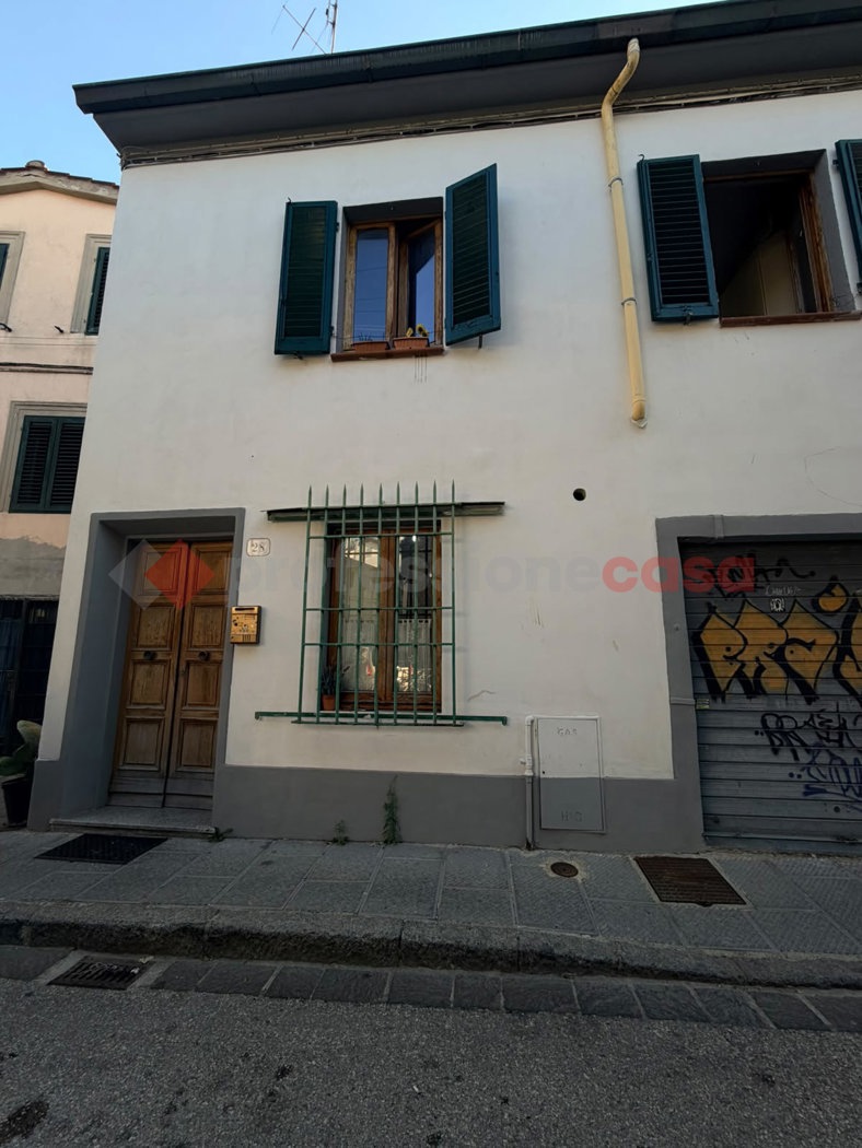 Casa indipendente con giardino a Prato
