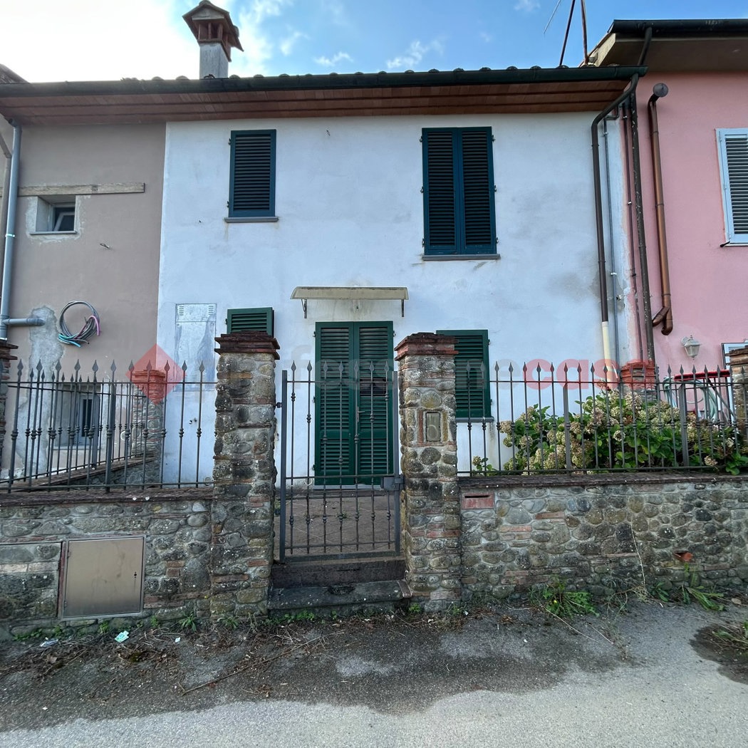 Casa indipendente con giardino a Agliana